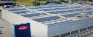 Impianto fotovoltaico sistemi di fissaggio pannelli fotovoltaici su tetto piano Barilla 01