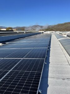 Impianto fotovoltaico sistemi di fissaggio pannelli fotovoltaici su tetto piano Barilla 03