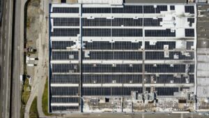 Impianto fotovoltaico sistemi di fissaggio pannelli fotovoltaici su tetto piano Barilla 04