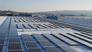 Sistemi di fissaggio per pannelli fotovoltaici su tetto piano con fissaggio su profilo con lamiera grecata K200D10 sunage 01