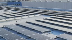 Sistemi di fissaggio per pannelli fotovoltaici su tetto piano con fissaggio su profilo con lamiera grecata K200D10 sunage 03