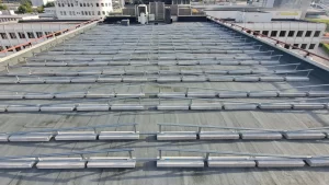 Sistemi di fissaggio per pannelli fotovoltaici su tetto piano vela est ovest con zavorre sunage 01