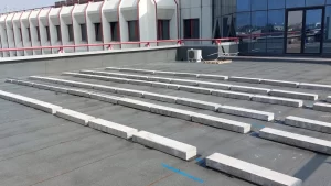 Sistemi di fissaggio per pannelli fotovoltaici su tetto piano vela unica con zavorre sunage 01