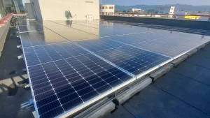 Sistemi di fissaggio per pannelli fotovoltaici su tetto piano vela unica con zavorre sunage 03