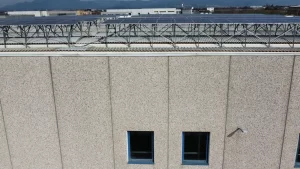 impianto per pannelli fotovoltaici su tetto nel verso del cupolino trave a Y