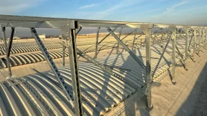 impianto per pannelli fotovoltaici su tetto nel verso del cupolino trave a Y