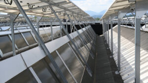 sistemi-di-fissaggio-pannelli-fotovoltaici-per-montaggio-su-tetto-con-shed-09