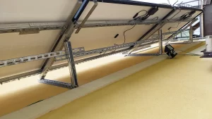 installazione pannelli fotovoltaici su parete frangisole casa